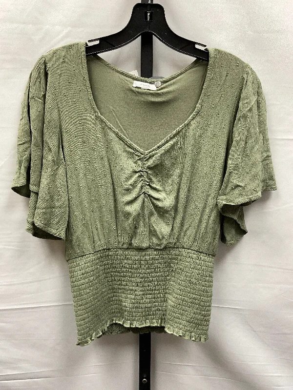 women's tops for those who want to elevate their everyday wear with chic and elegant piecesGreen Top Short Sleeve Maurices, Size S